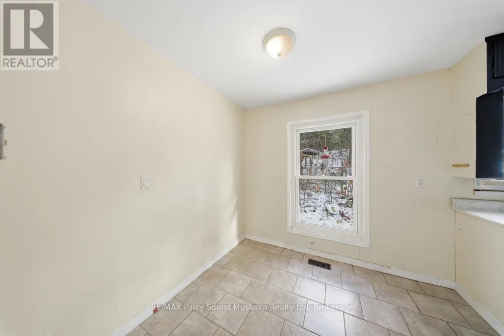 28 Black Road, Seguin, Ontario  P2A 2W8 - Photo 11 - X12545462