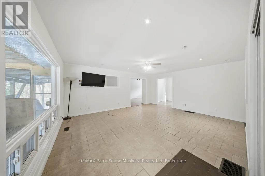 28 Black Road, Seguin, Ontario  P2A 2W8 - Photo 15 - X12545462