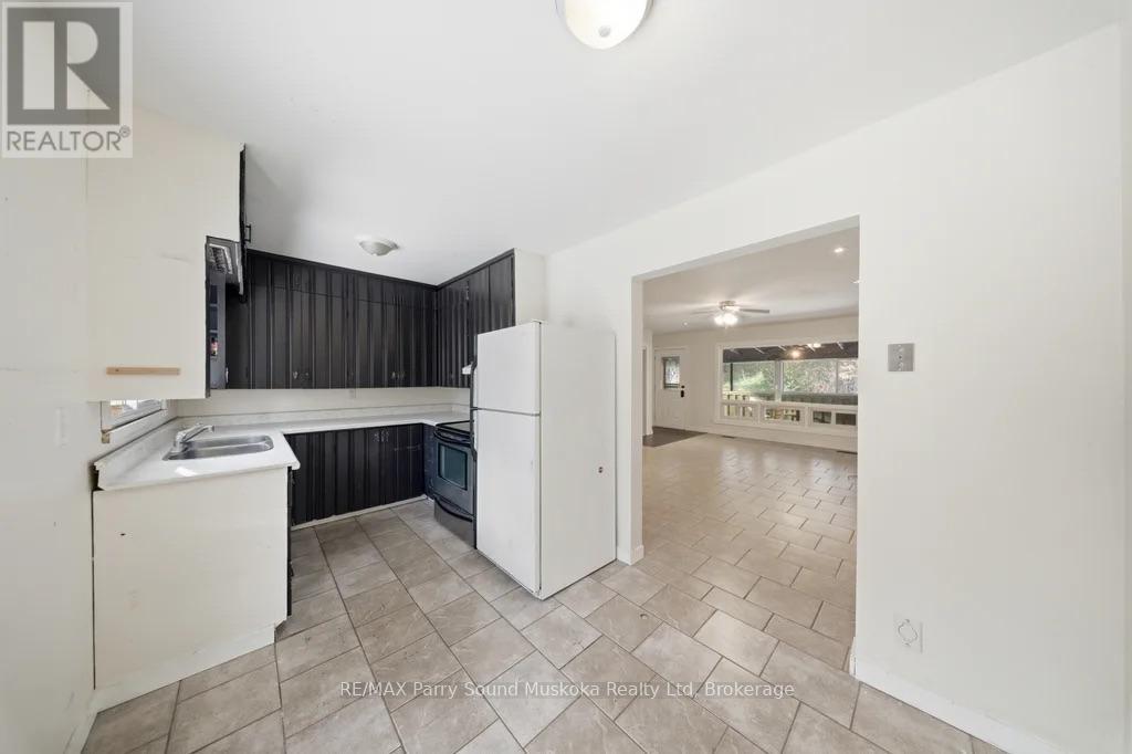 28 Black Road, Seguin, Ontario  P2A 2W8 - Photo 7 - X12545462