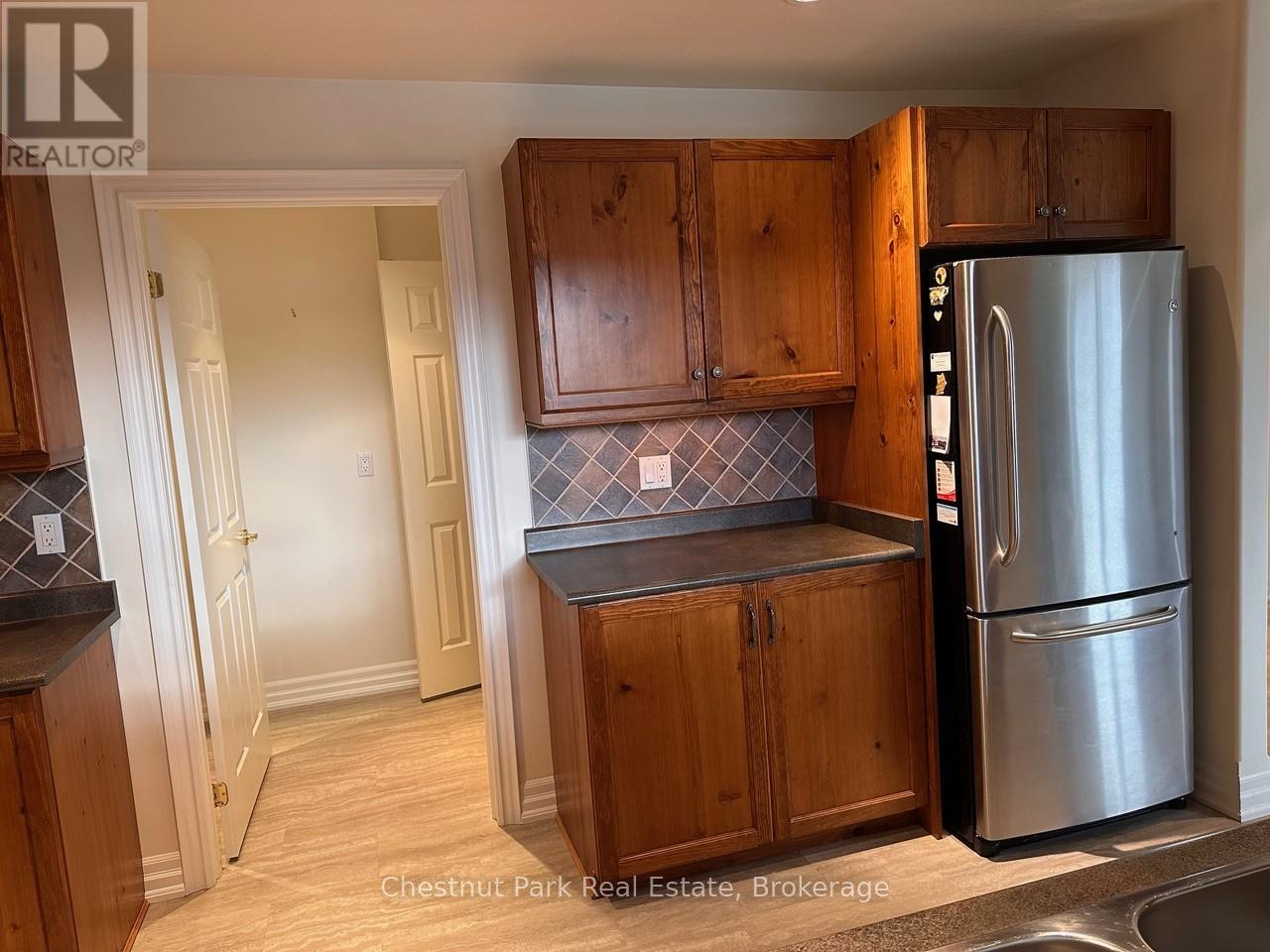 601 - 110 Steamship Bay Road, Gravenhurst, Ontario  P1P 1Z9 - Photo 12 - X12545854