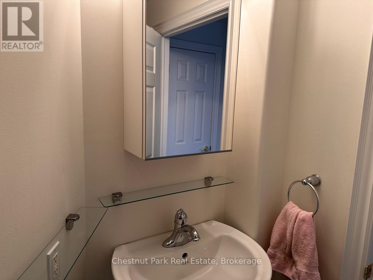 601 - 110 Steamship Bay Road, Gravenhurst, Ontario  P1P 1Z9 - Photo 8 - X12545854