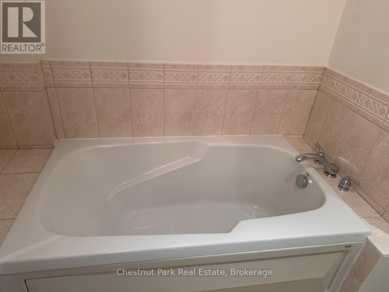 601 - 110 Steamship Bay Road, Gravenhurst, Ontario  P1P 1Z9 - Photo 9 - X12545854