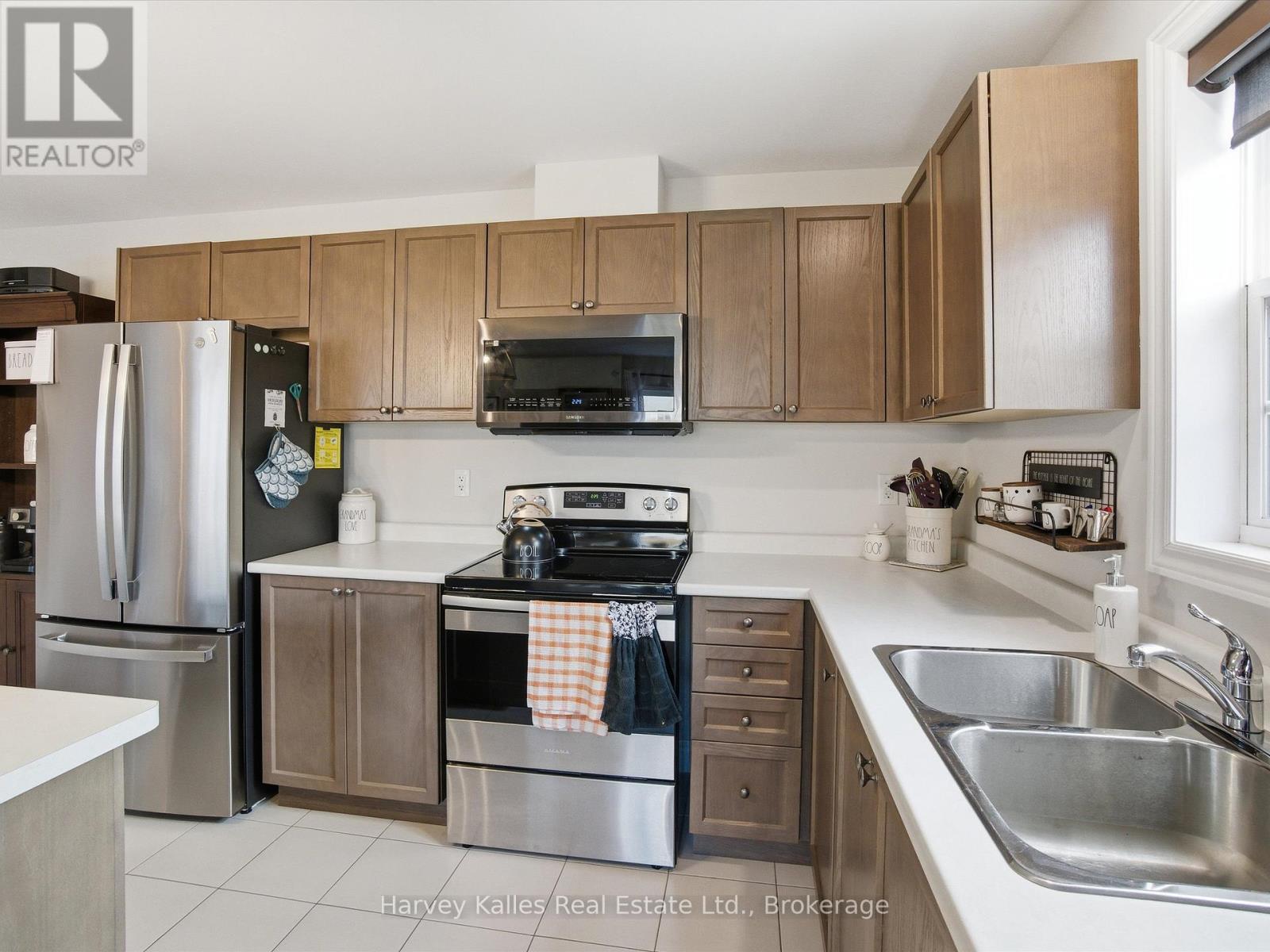 12 Quinn Forest Drive, Bracebridge, Ontario  P1L 1W9 - Photo 6 - X12547374