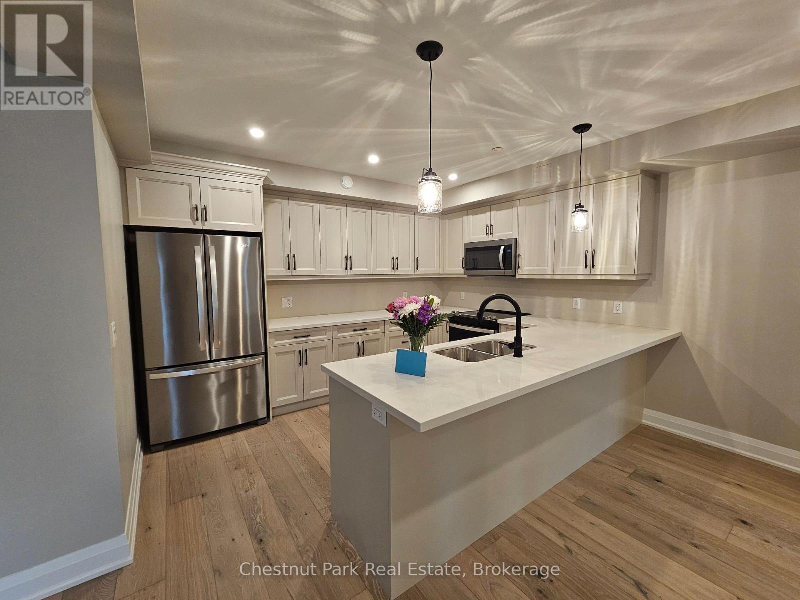 301 - 200 Anglo Street, Bracebridge, Ontario  P1L 1G4 - Photo 2 - X12552516