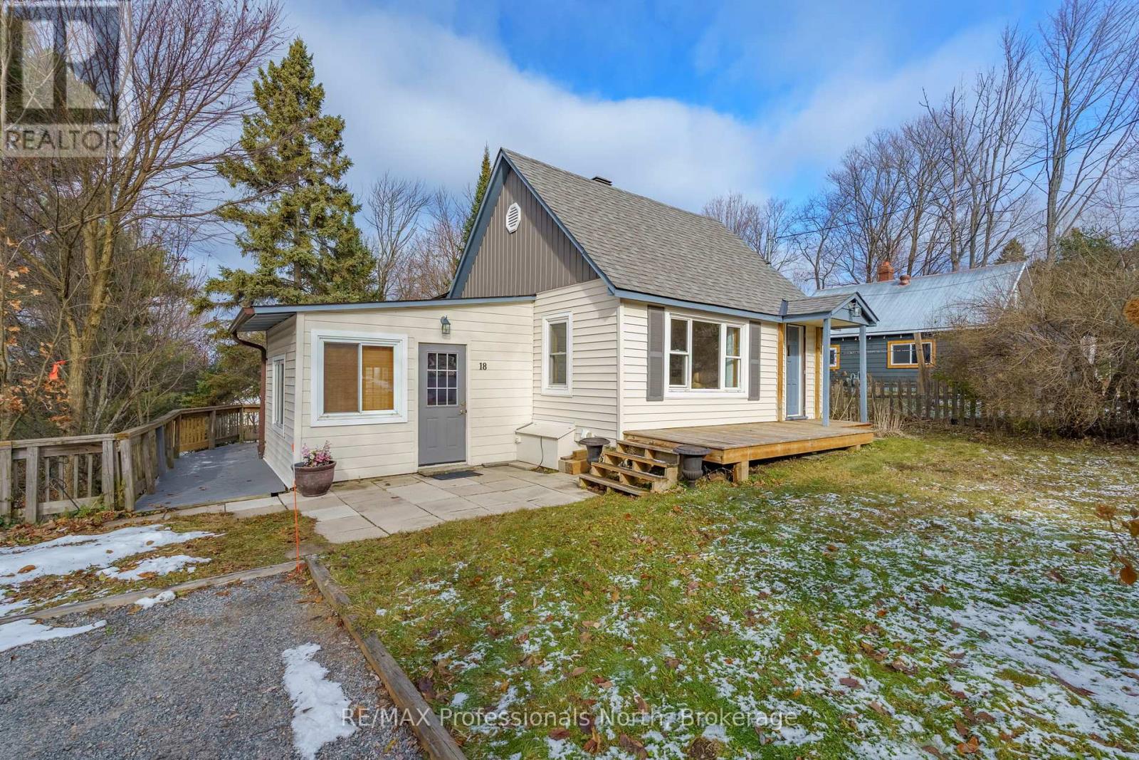 18 George Street, Huntsville, Ontario  P1H 1T9 - Photo 1 - X12561118