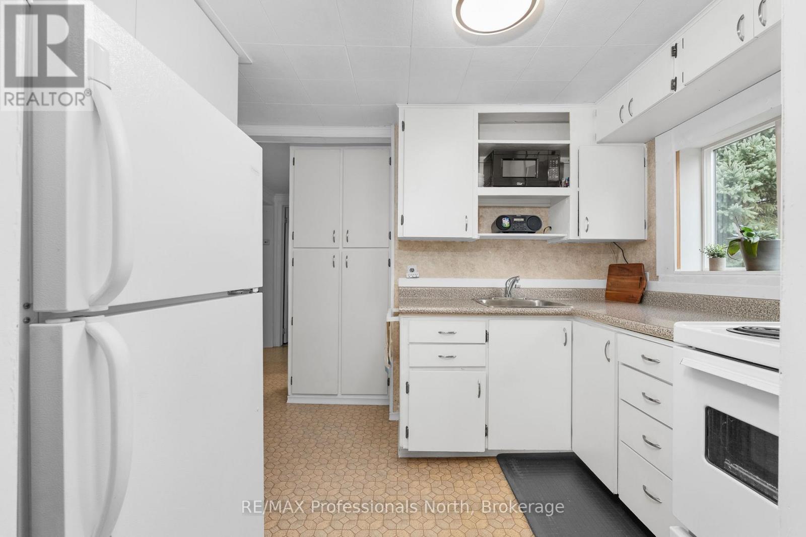 18 George Street, Huntsville, Ontario  P1H 1T9 - Photo 12 - X12561118