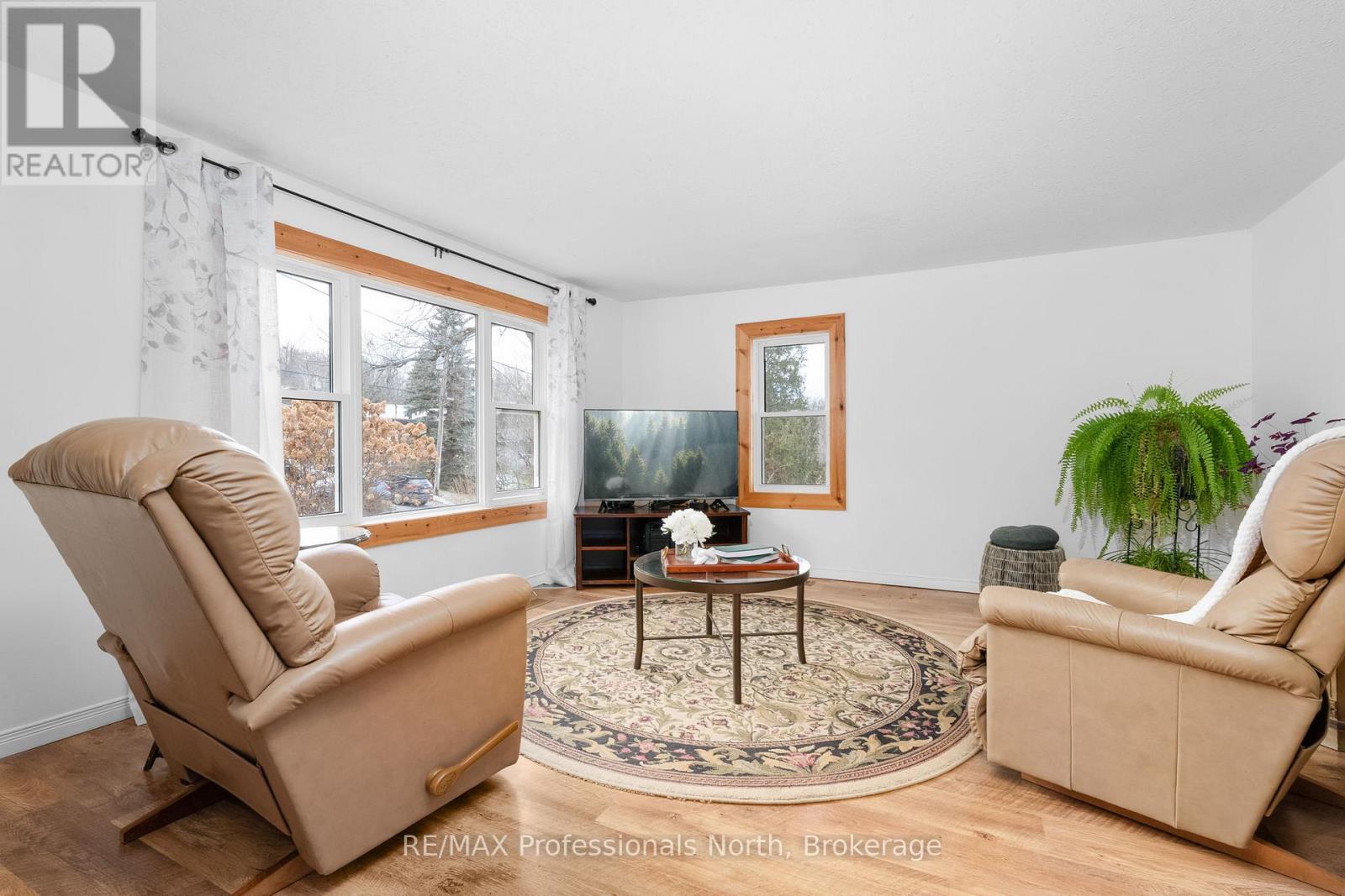 18 George Street, Huntsville, Ontario  P1H 1T9 - Photo 7 - X12561118