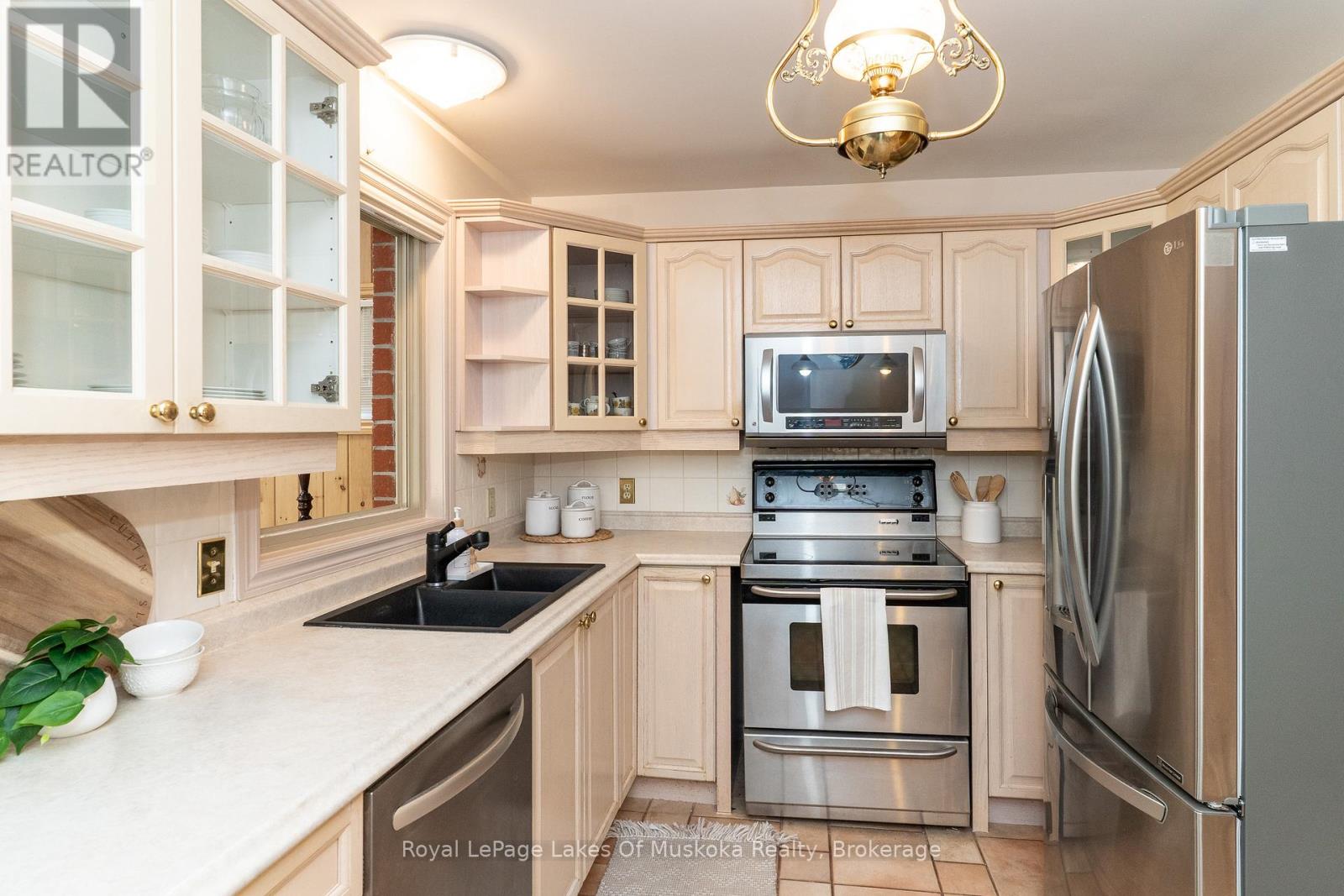 107 Milton Street, Bracebridge, Ontario  P1L 2G4 - Photo 8 - X12565438