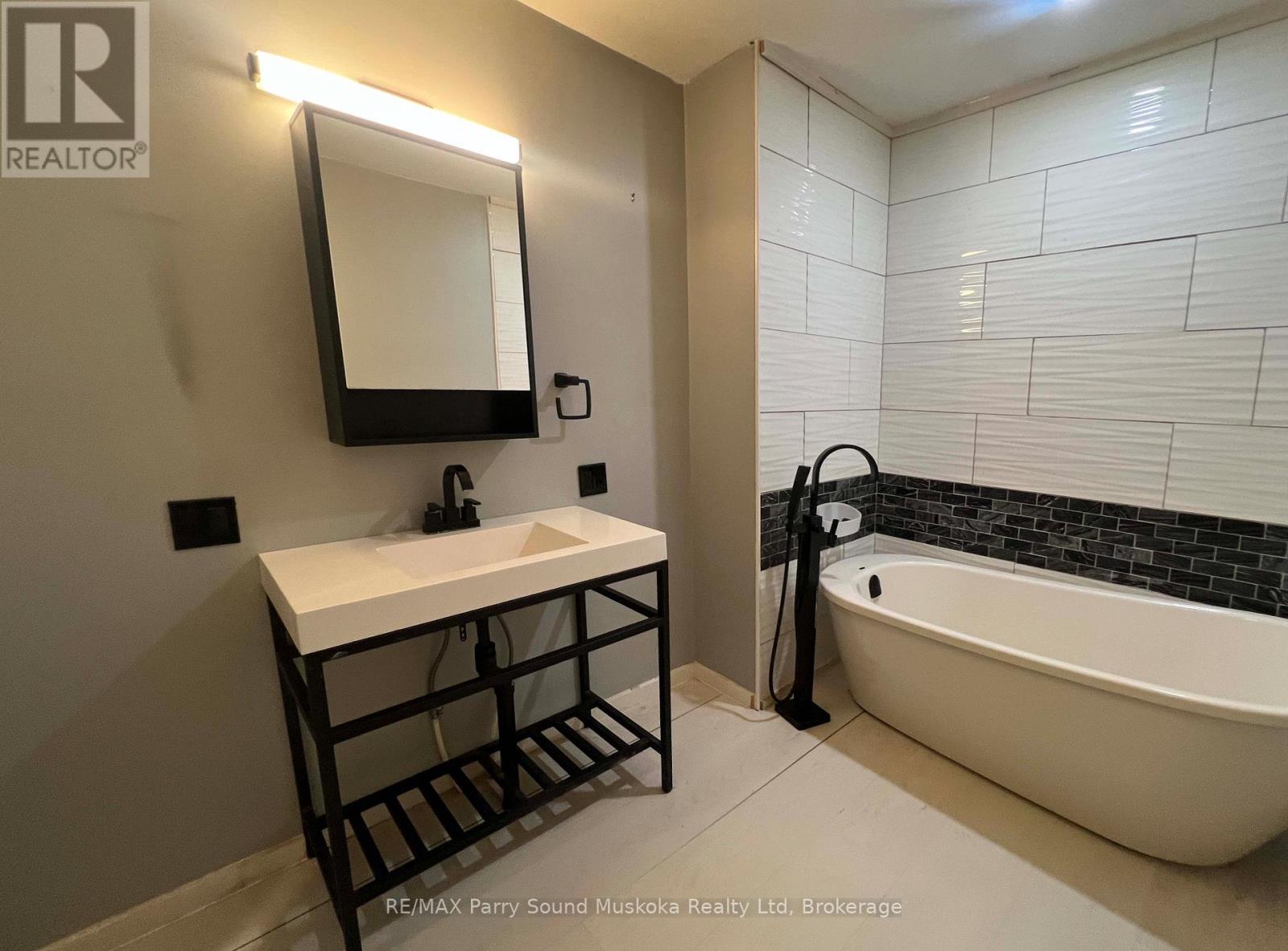 119 Gibson Street, Parry Sound, Ontario  P2A 1X6 - Photo 24 - X12565684