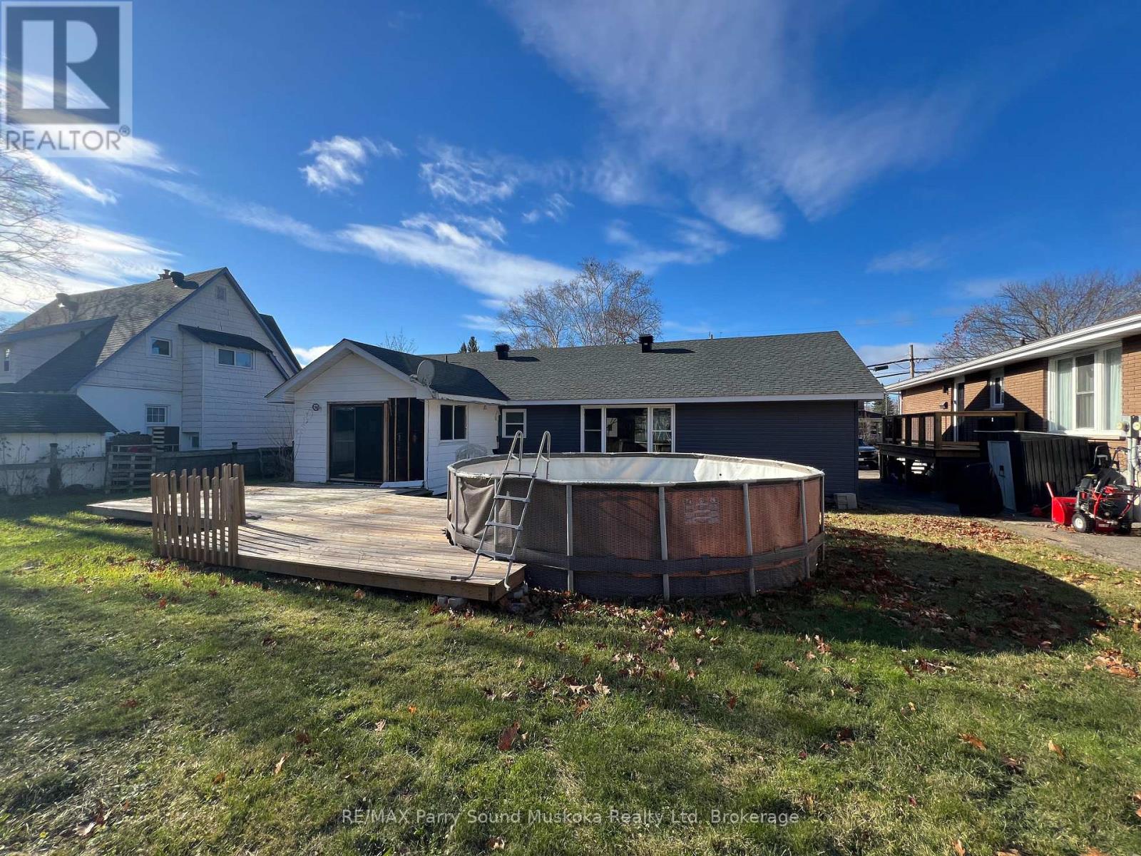 119 Gibson Street, Parry Sound, Ontario  P2A 1X6 - Photo 4 - X12565684