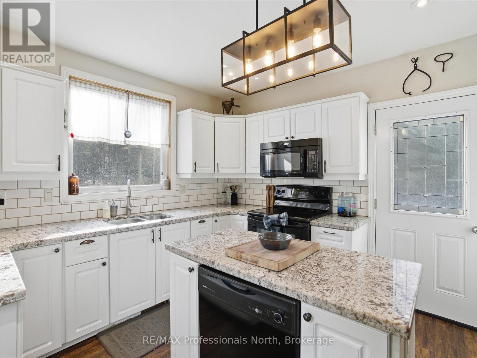 185 Muskoka Rd 10 Road, Huntsville, Ontario  P0B 1L0 - Photo 8 - X12567424