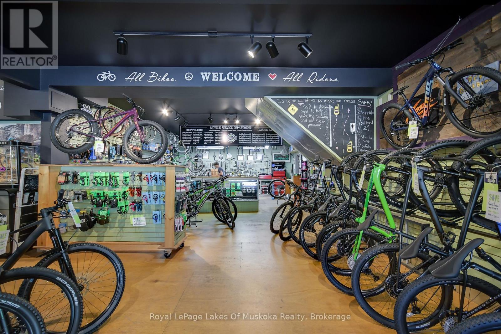 230 Ecclestone Drive, Bracebridge, Ontario  P1L 1G4 - Photo 4 - X12570044