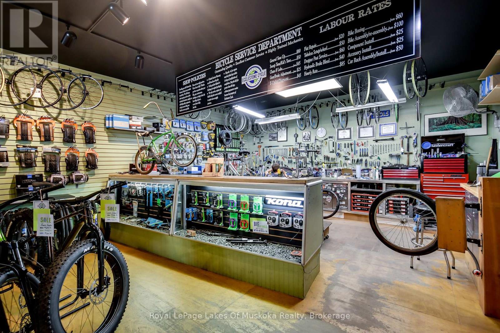 230 Ecclestone Drive, Bracebridge, Ontario  P1L 1G4 - Photo 9 - X12570044