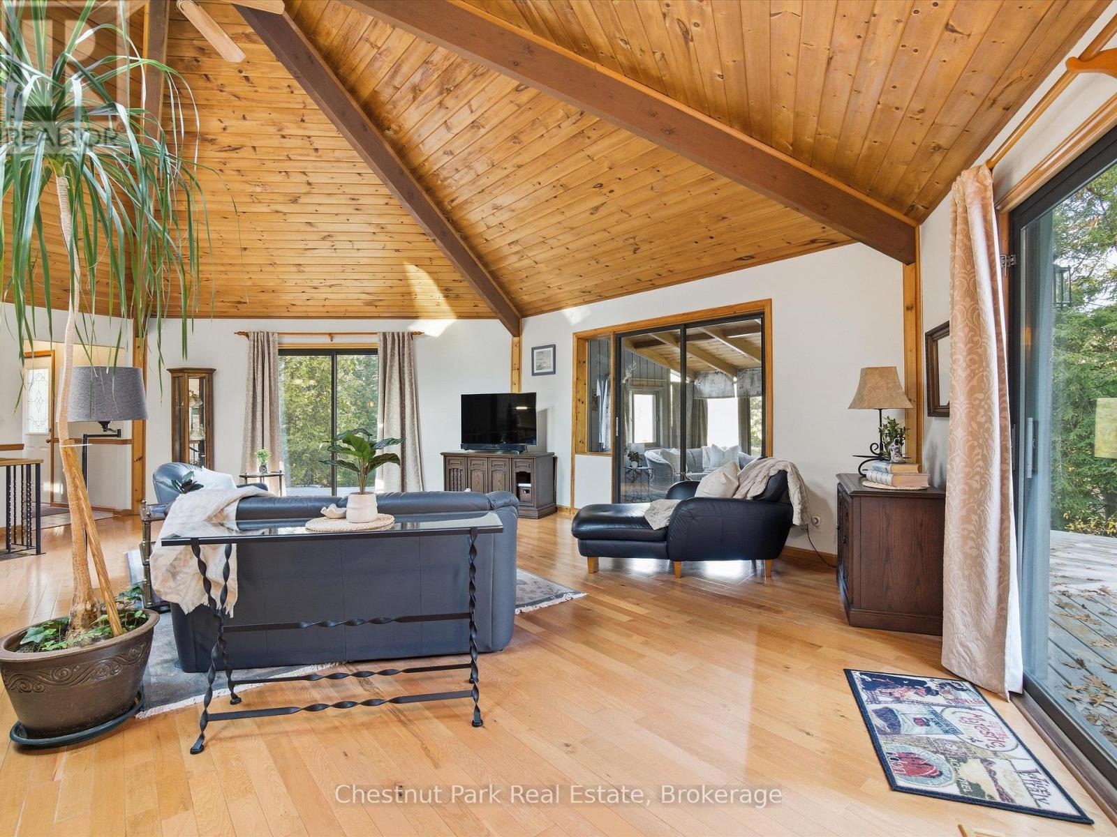 1077 Fairy Falls Road, Lake Of Bays, Ontario  P0B 1A0 - Photo 16 - X12570792