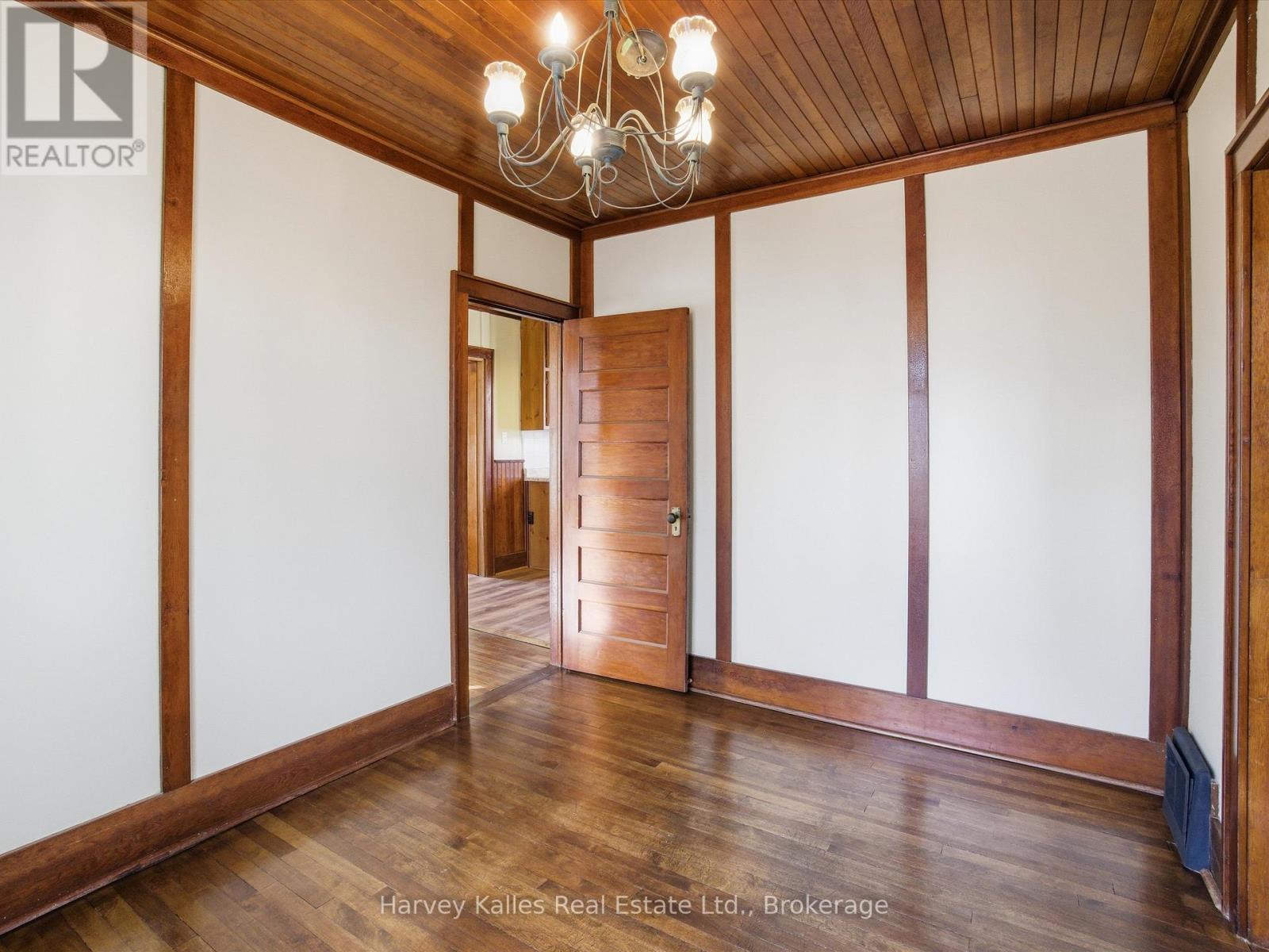 11 Victoria Street W, Seguin, Ontario  P0C 1J0 - Photo 12 - X12571934