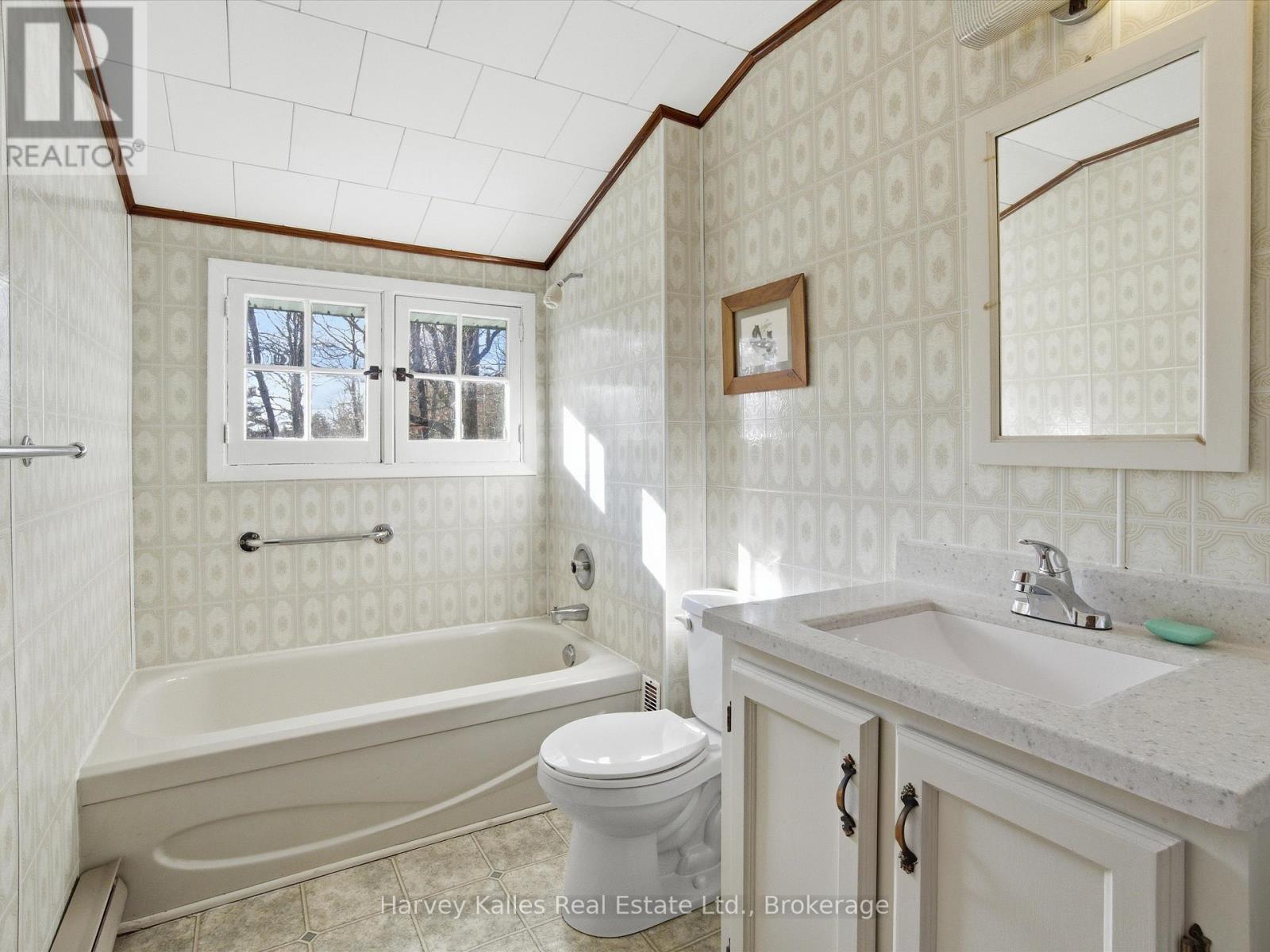 11 Victoria Street W, Seguin, Ontario  P0C 1J0 - Photo 14 - X12571934