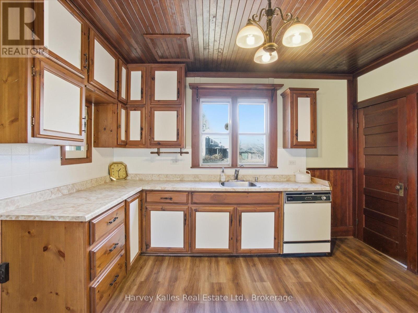 11 Victoria Street W, Seguin, Ontario  P0C 1J0 - Photo 8 - X12571934