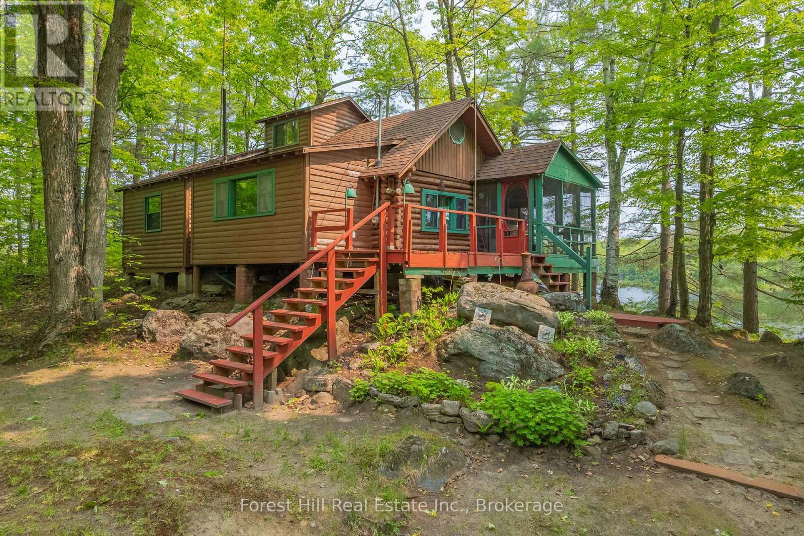 1067 West Black Lake Road, Muskoka Lakes, Ontario  P0C 1M0 - Photo 1 - X12573156