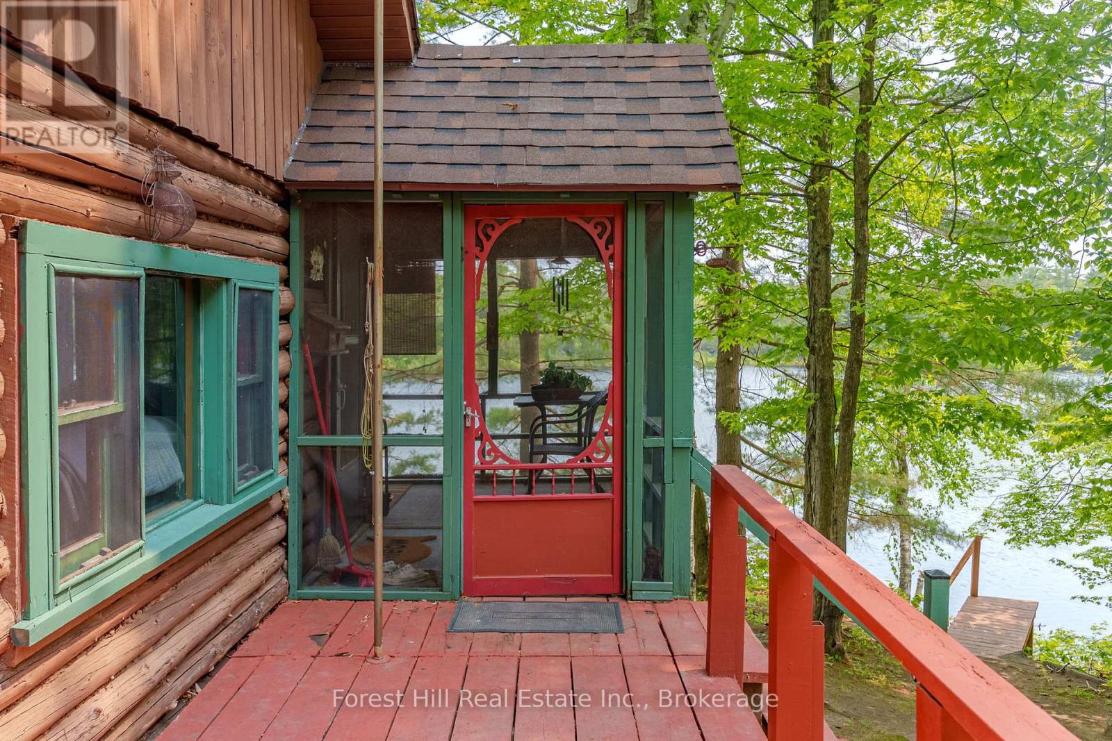 1067 West Black Lake Road, Muskoka Lakes, Ontario  P0C 1M0 - Photo 2 - X12573156