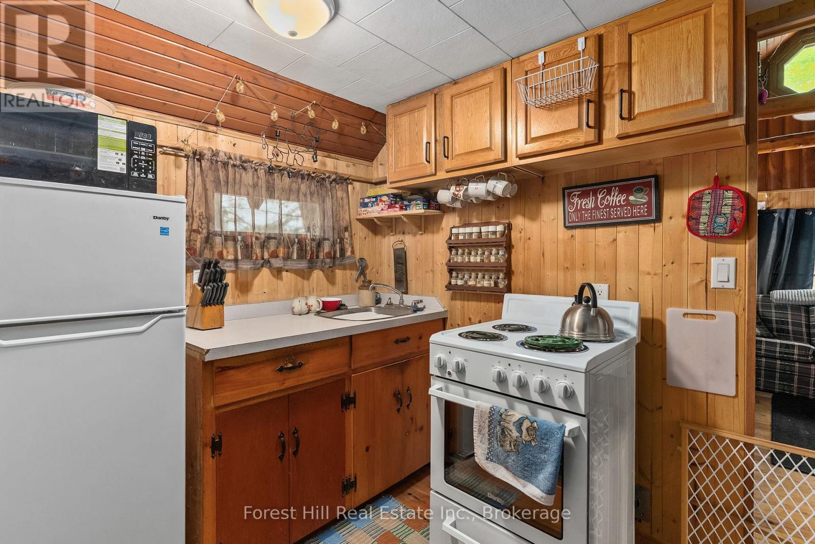 1067 West Black Lake Road, Muskoka Lakes, Ontario  P0C 1M0 - Photo 6 - X12573156