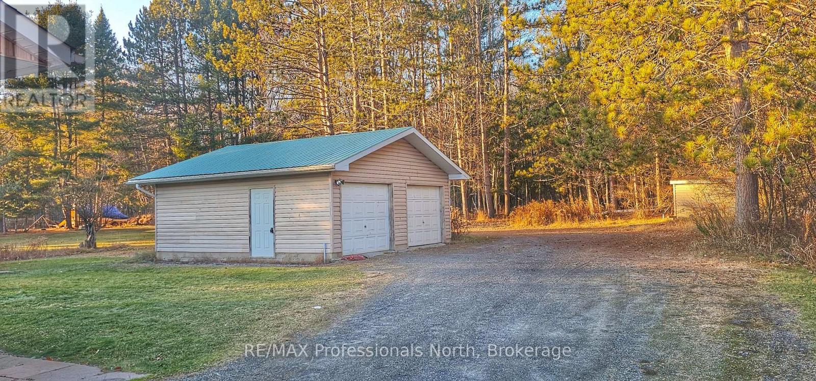 62 Riverside Drive, Huntsville, Ontario  P1H 1R6 - Photo 2 - X12573816