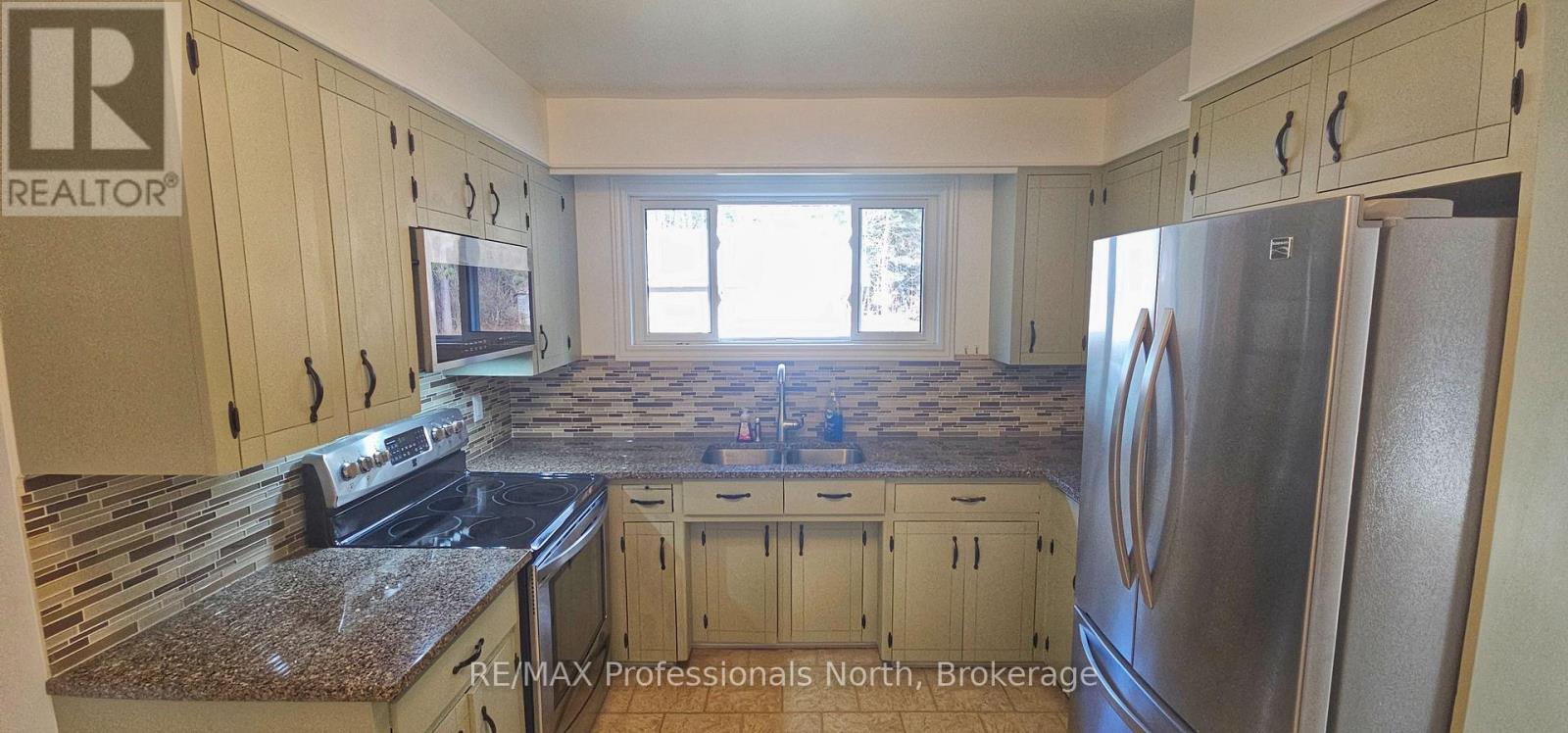 62 Riverside Drive, Huntsville, Ontario  P1H 1R6 - Photo 9 - X12573816