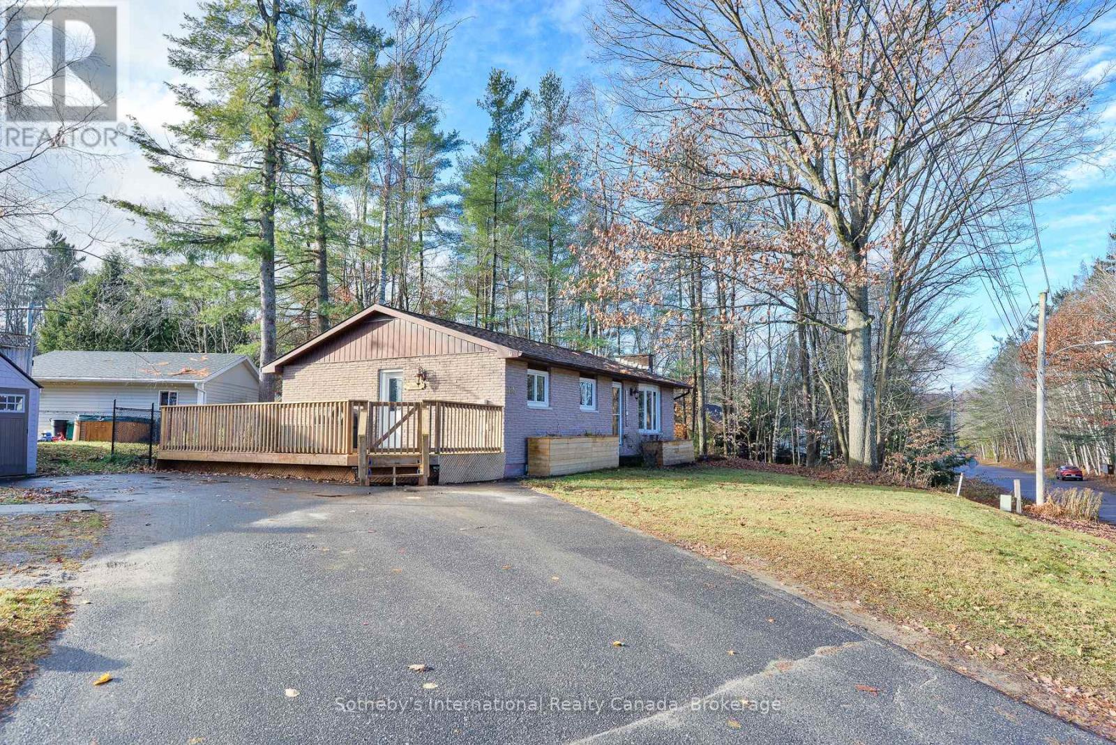 115 Segwun Boulevard, Gravenhurst, Ontario  P1P 1C5 - Photo 1 - X12574536