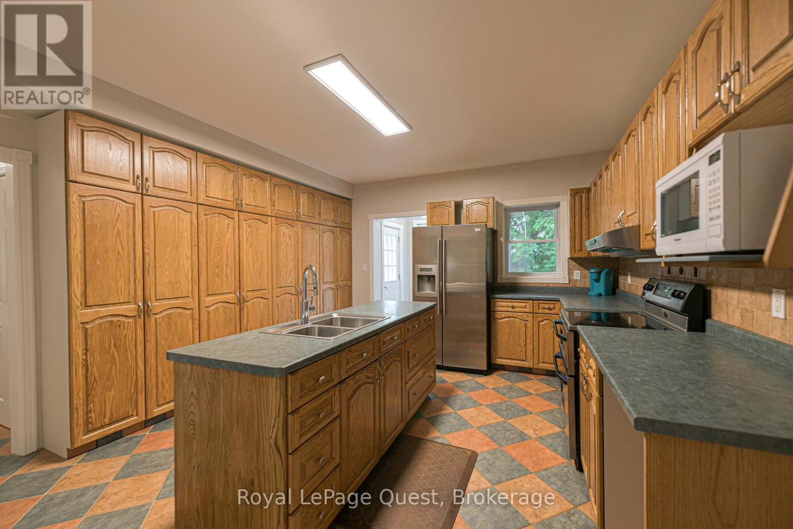 1046 Southwood Road, Gravenhurst, Ontario  P0E 1N0 - Photo 15 - X12581732