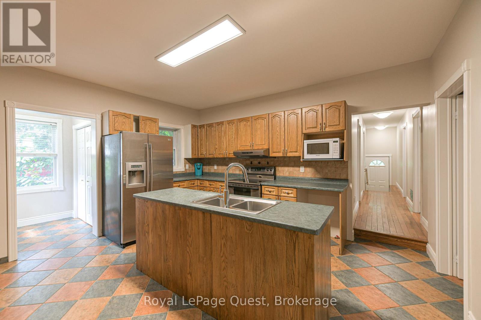 1046 Southwood Road, Gravenhurst, Ontario  P0E 1N0 - Photo 16 - X12581732