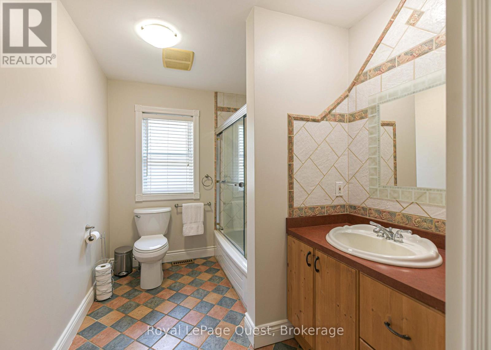 1046 Southwood Road, Gravenhurst, Ontario  P0E 1N0 - Photo 18 - X12581732