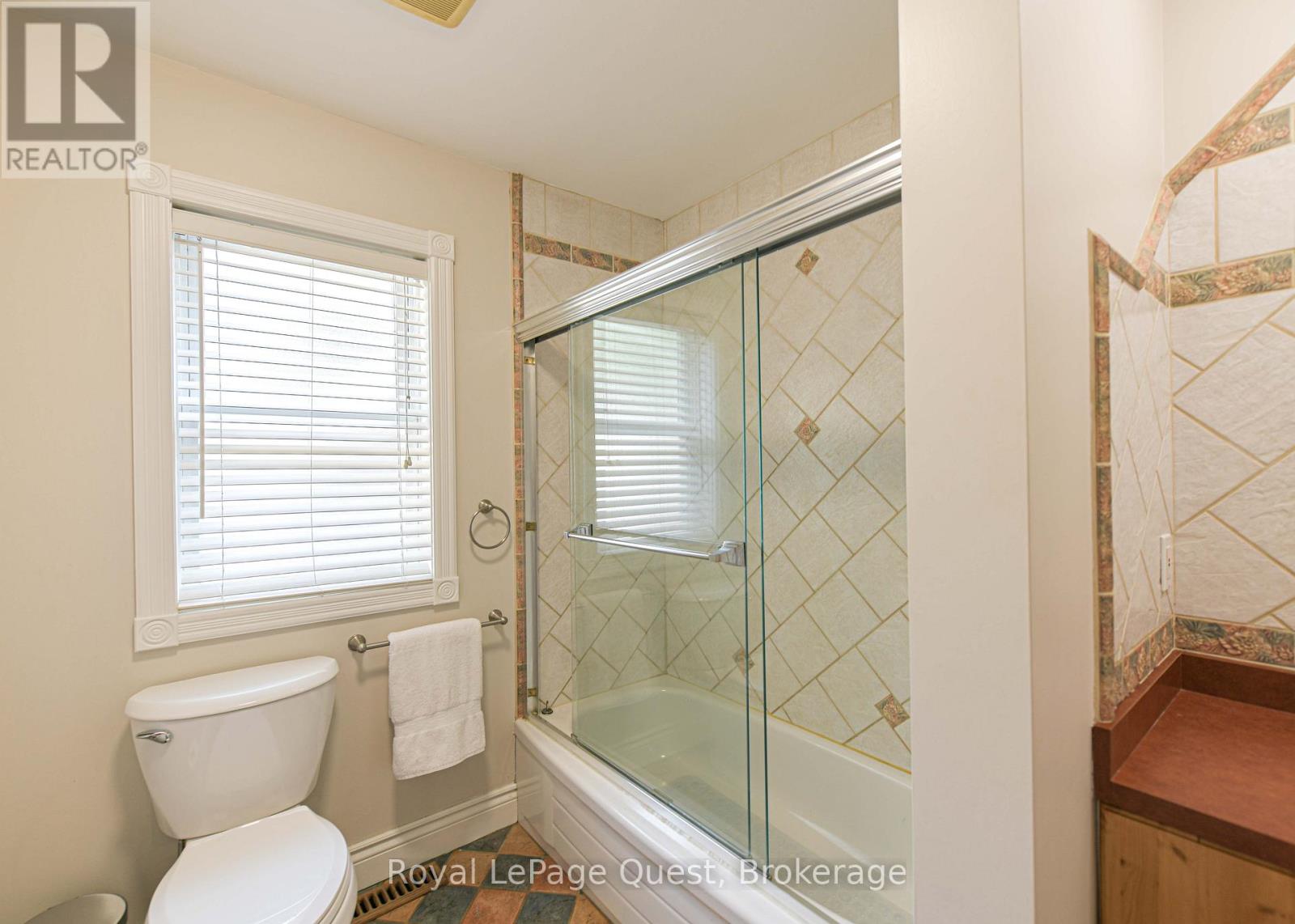 1046 Southwood Road, Gravenhurst, Ontario  P0E 1N0 - Photo 19 - X12581732