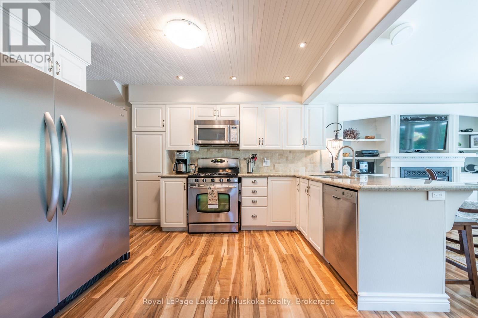 9 Mountview Avenue, Huntsville, Ontario  P1H 1G8 - Photo 10 - X12587442