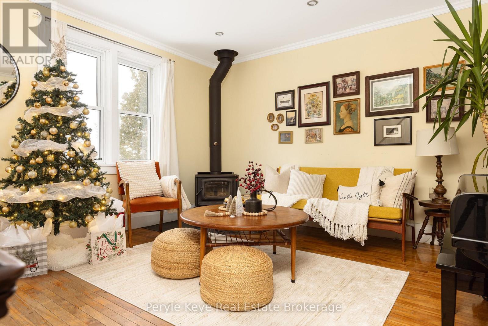 15 East Elliott Street, Huntsville, Ontario  P1H 1W8 - Photo 1 - X12589134