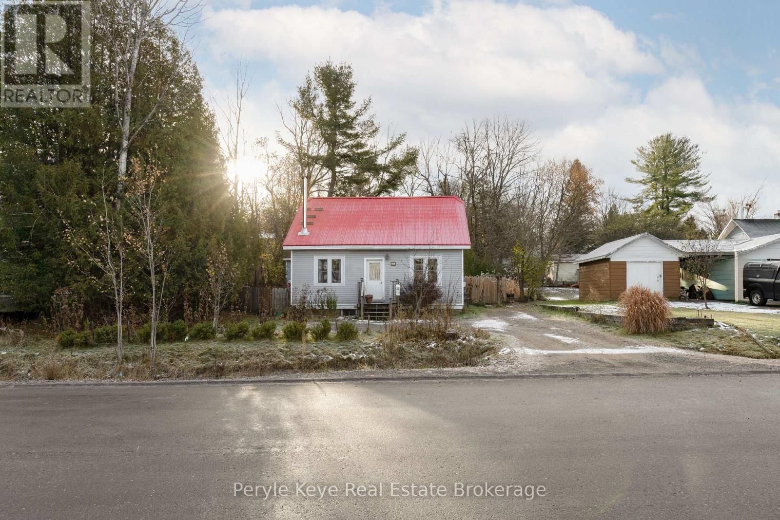 15 East Elliott Street, Huntsville, Ontario  P1H 1W8 - Photo 11 - X12589134