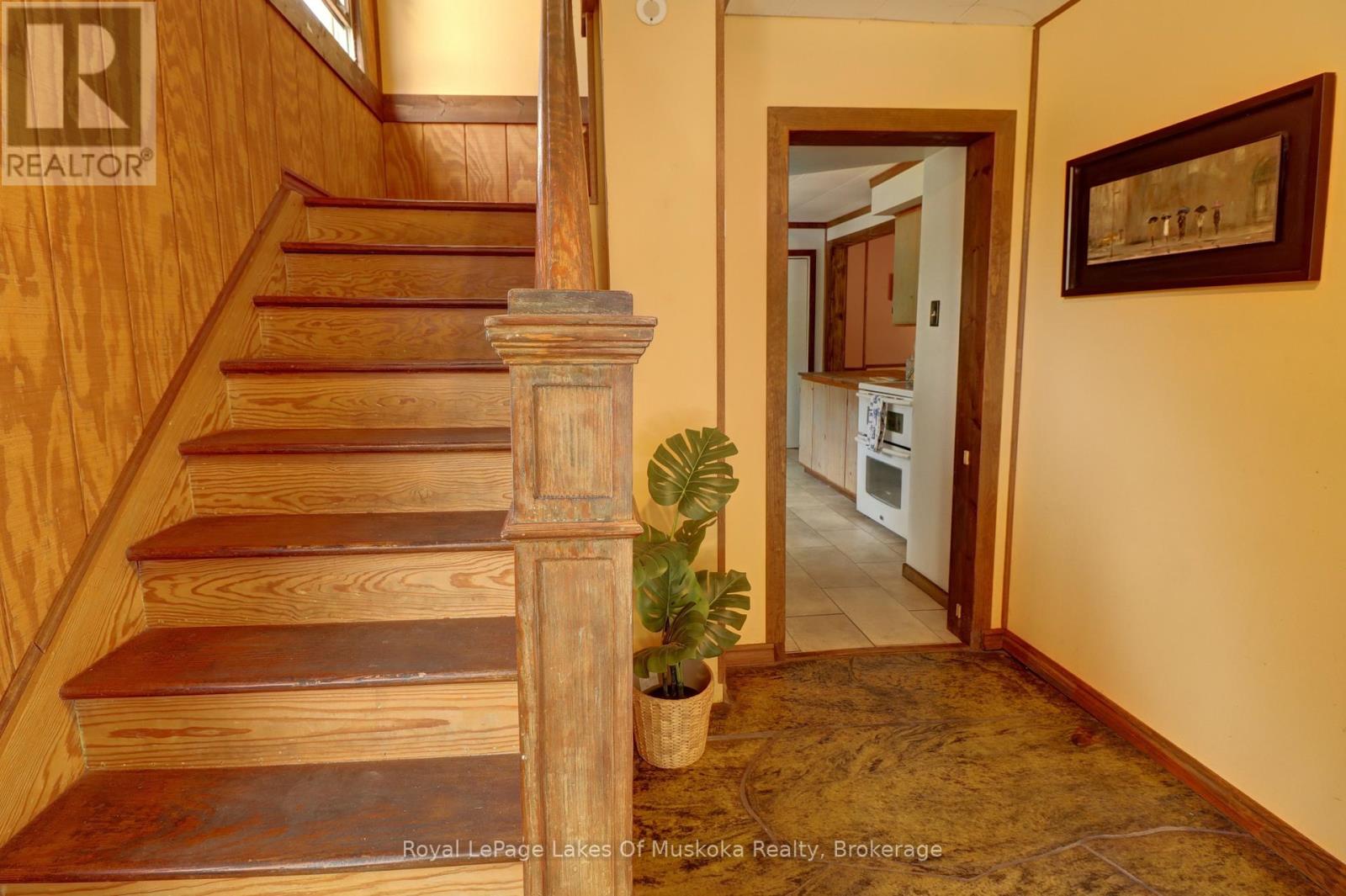 67 Silver Street, Huntsville, Ontario  P1H 1M2 - Photo 2 - X12589700