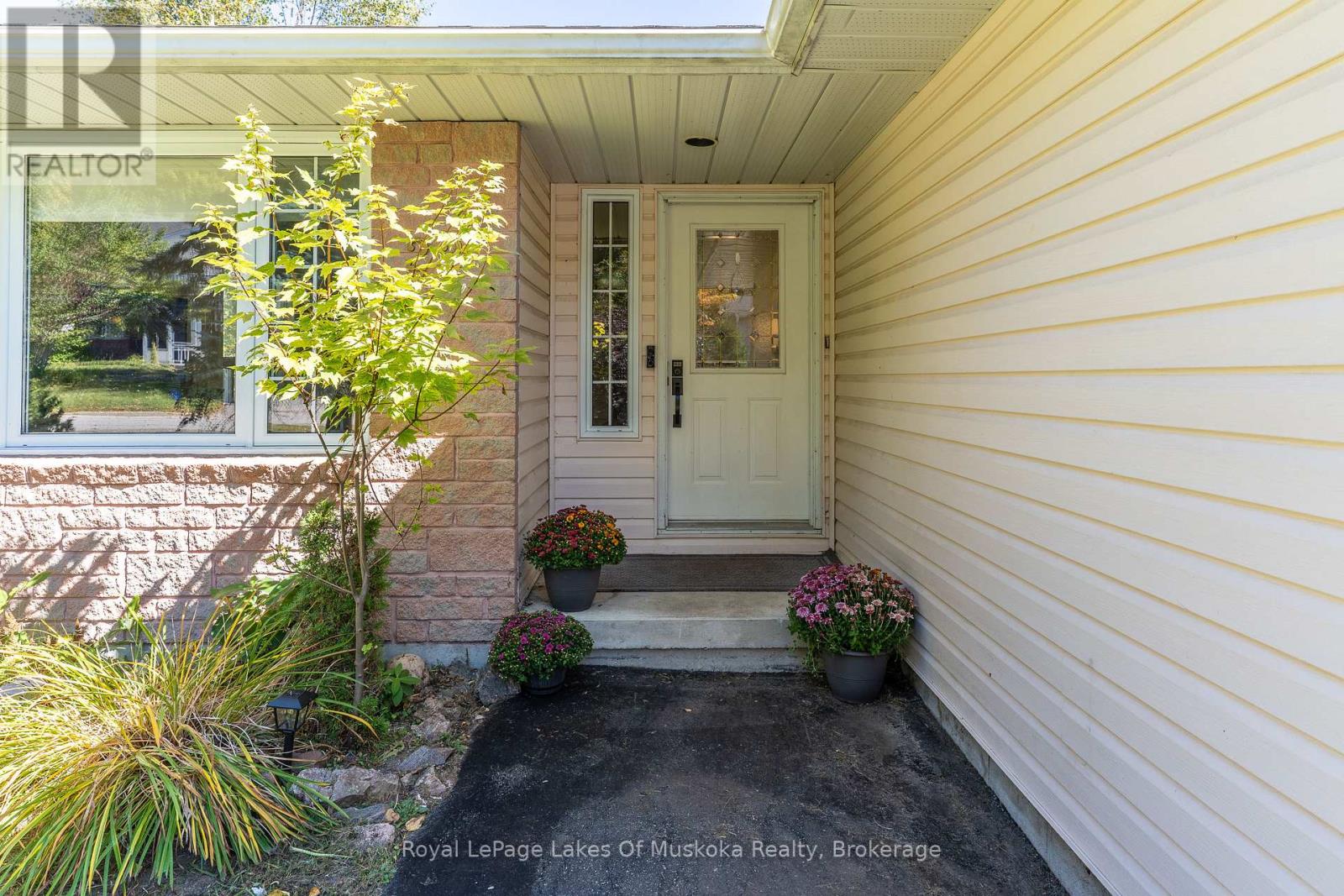 22 Knotty Pine Trail, Huntsville, Ontario  P1H 1S7 - Photo 4 - X12598228