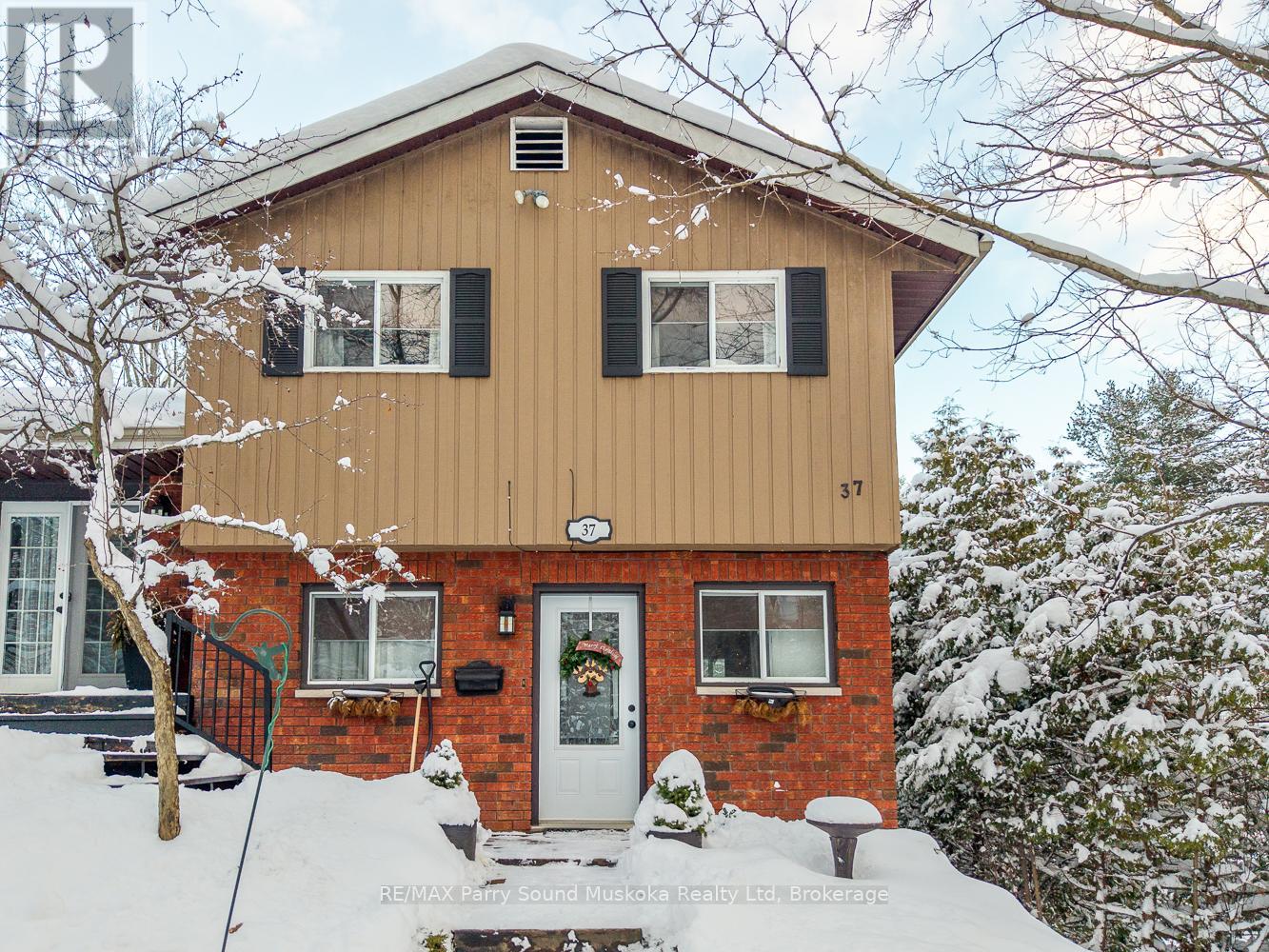 37 Louisa Street, Parry Sound, Ontario  P2A 2V7 - Photo 2 - X12604426