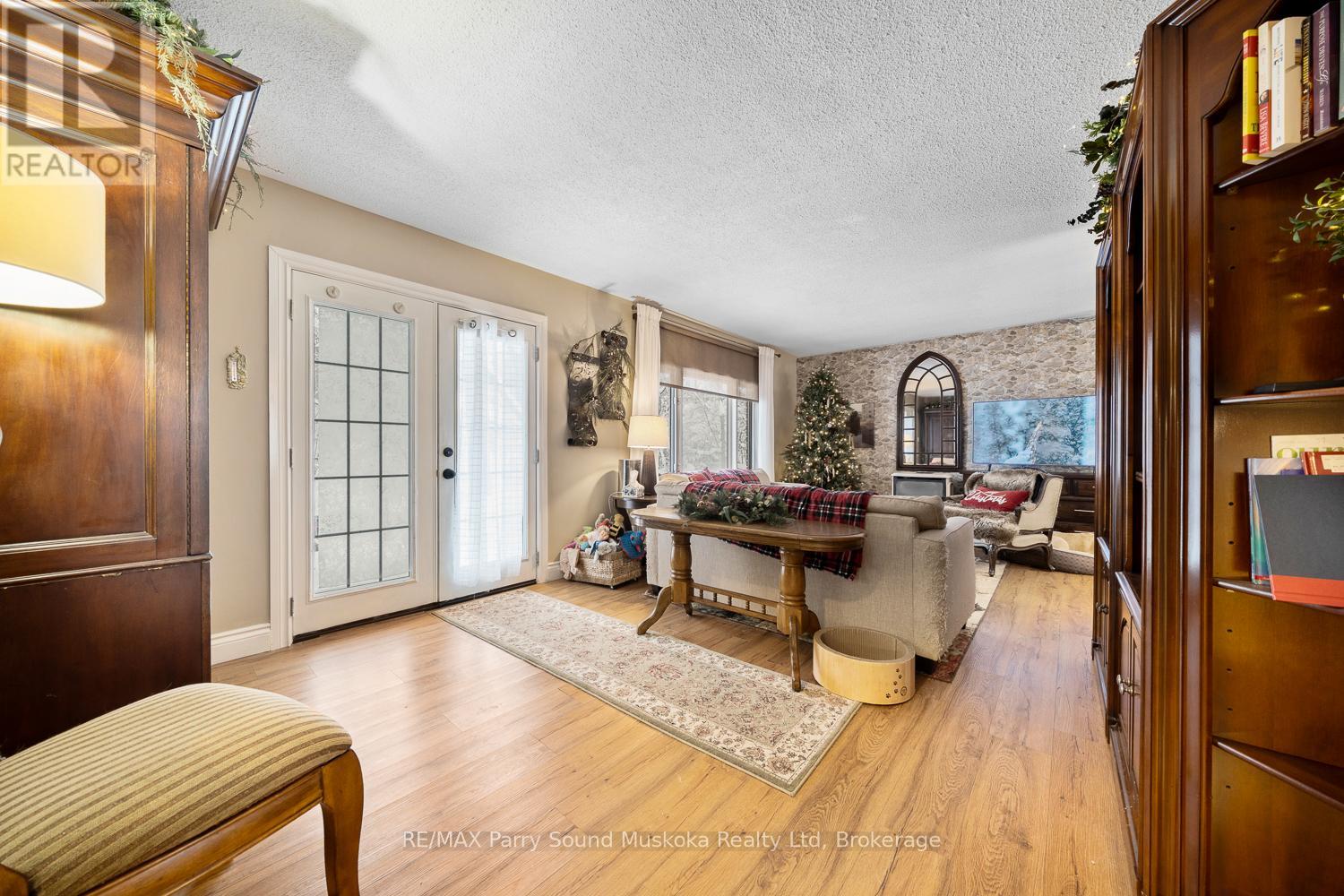 37 Louisa Street, Parry Sound, Ontario  P2A 2V7 - Photo 6 - X12604426