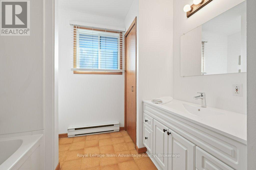 22 Virginia Heights, Parry Sound, Ontario  P2A 3A8 - Photo 28 - X12605056