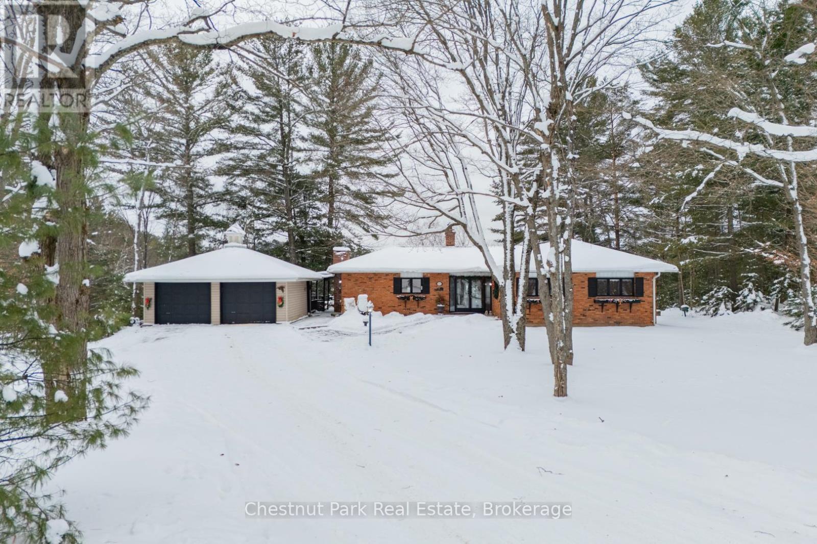 652 North Waseosa Lake Road, Huntsville, Ontario  P1H 2J4 - Photo 1 - X12609340