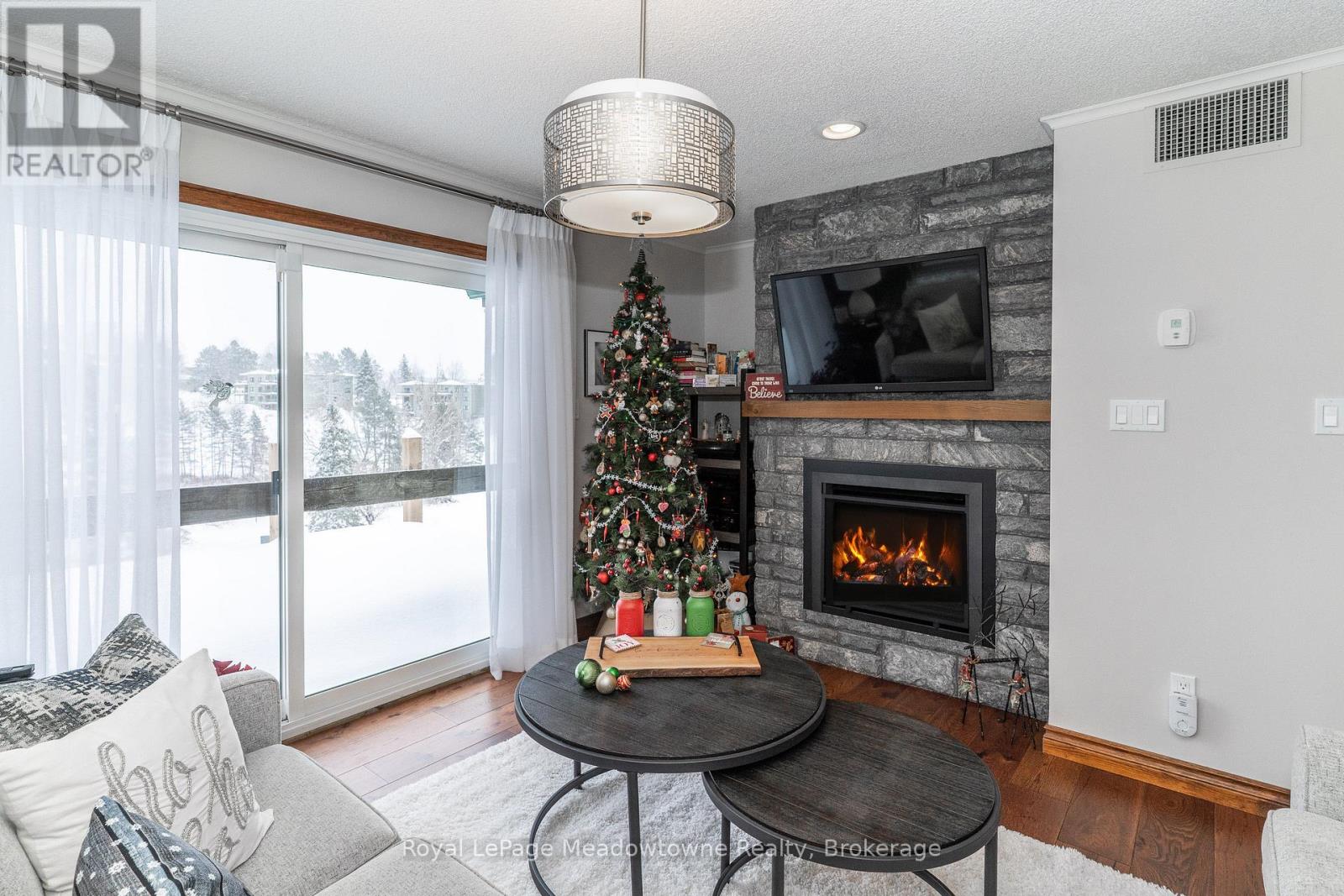 301 - 34 Deerhurst Greens Road, Huntsville, Ontario  P1H 1A9 - Photo 1 - X12612096