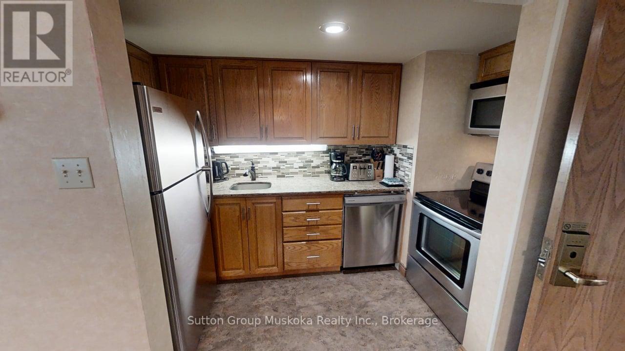 27-202 Golfview - Deerhurst Drive, Huntsville, Ontario  P1H 2E8 - Photo 6 - X12612128