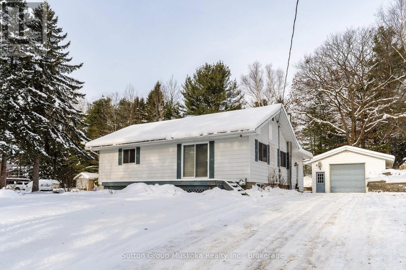 64 Spruce Drive, Huntsville, Ontario  P0B 1L0 - Photo 1 - X12614814