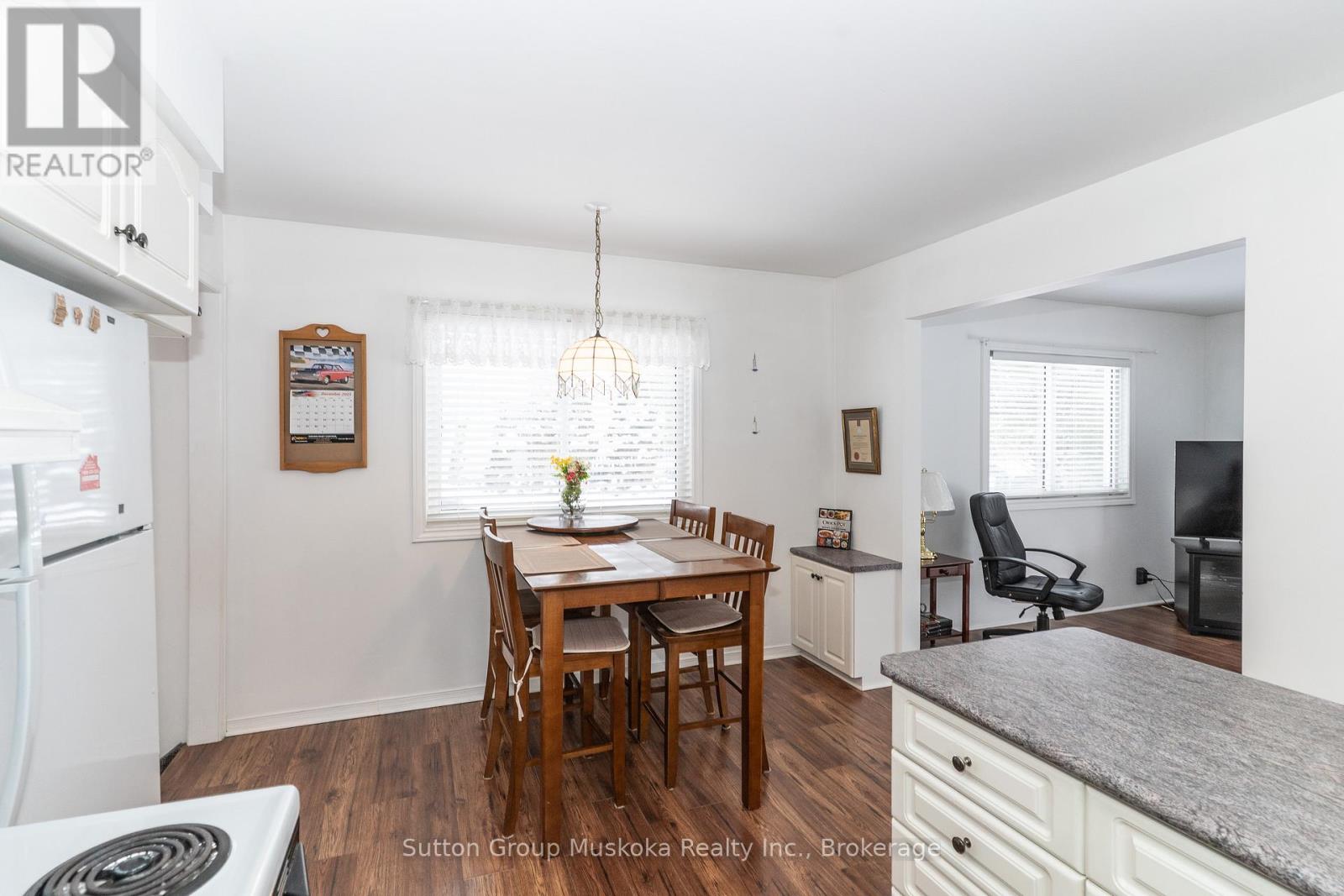 64 Spruce Drive, Huntsville, Ontario  P0B 1L0 - Photo 7 - X12614814