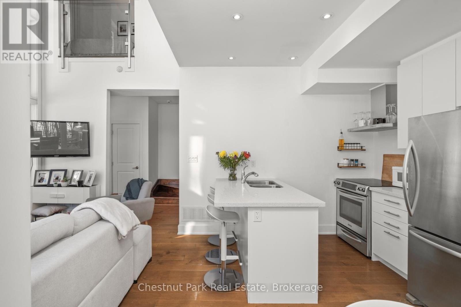 10 Carrick Trail, Gravenhurst, Ontario  P1P 0A6 - Photo 11 - X12616596