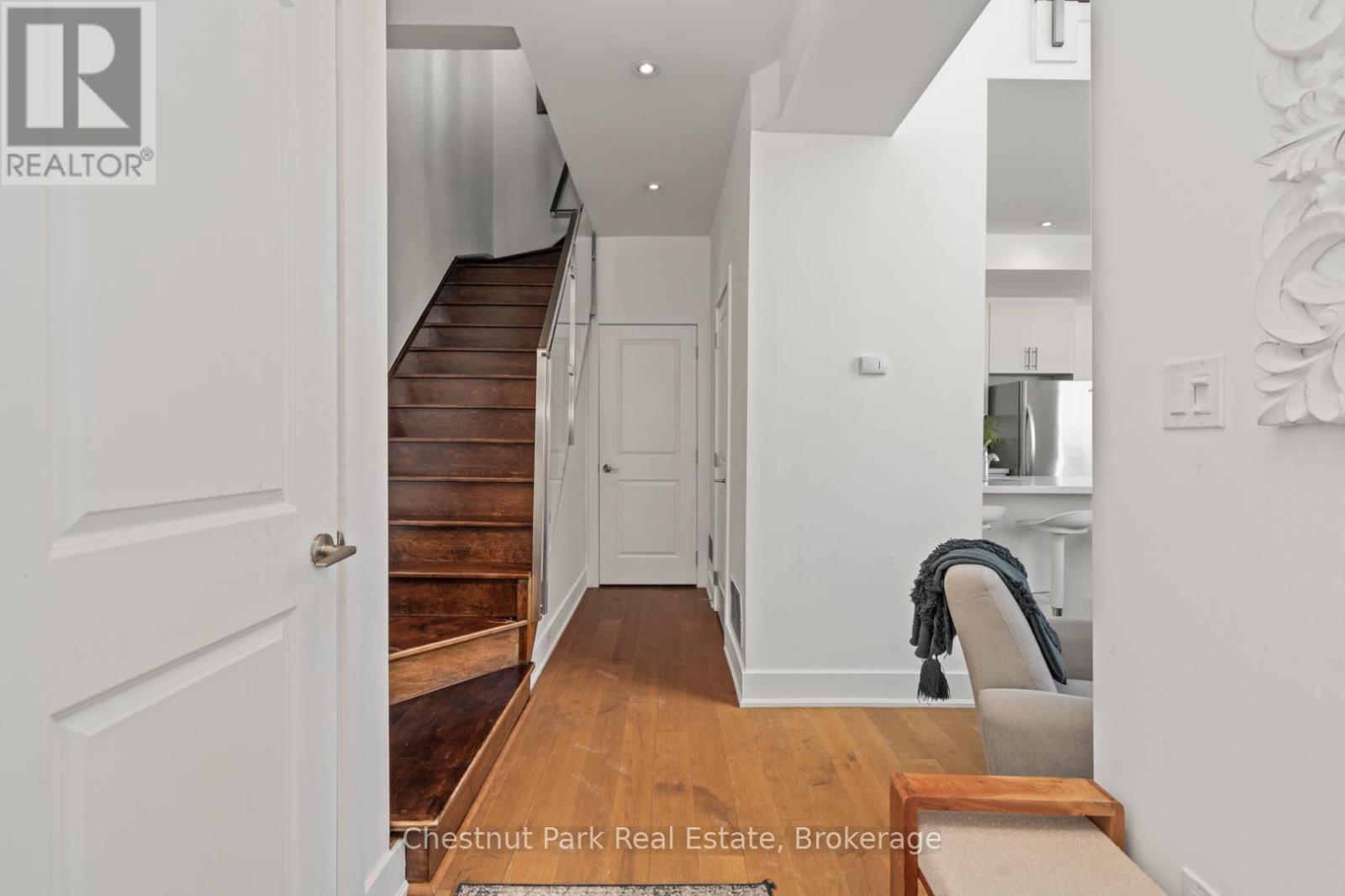 10 Carrick Trail, Gravenhurst, Ontario  P1P 0A6 - Photo 17 - X12616596