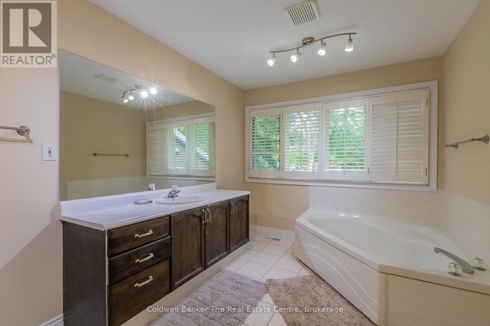 110 Forest Glen Drive, Gravenhurst, Ontario  P1P 1A1 - Photo 34 - X12628838