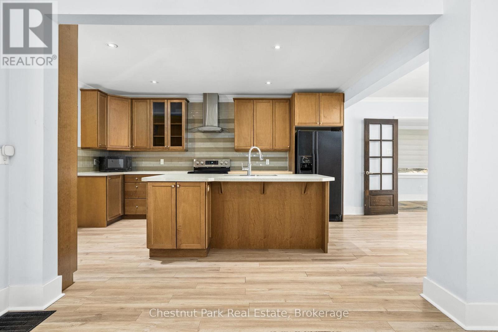 615 Bay Street, Gravenhurst, Ontario  P1P 1G8 - Photo 11 - X12629788