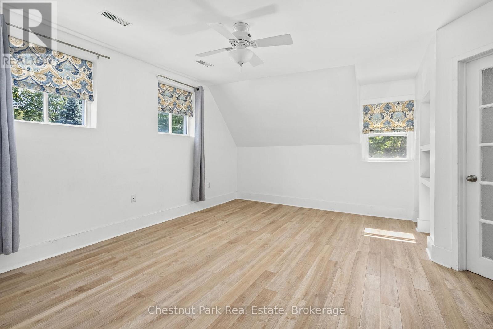 615 Bay Street, Gravenhurst, Ontario  P1P 1G8 - Photo 27 - X12629788