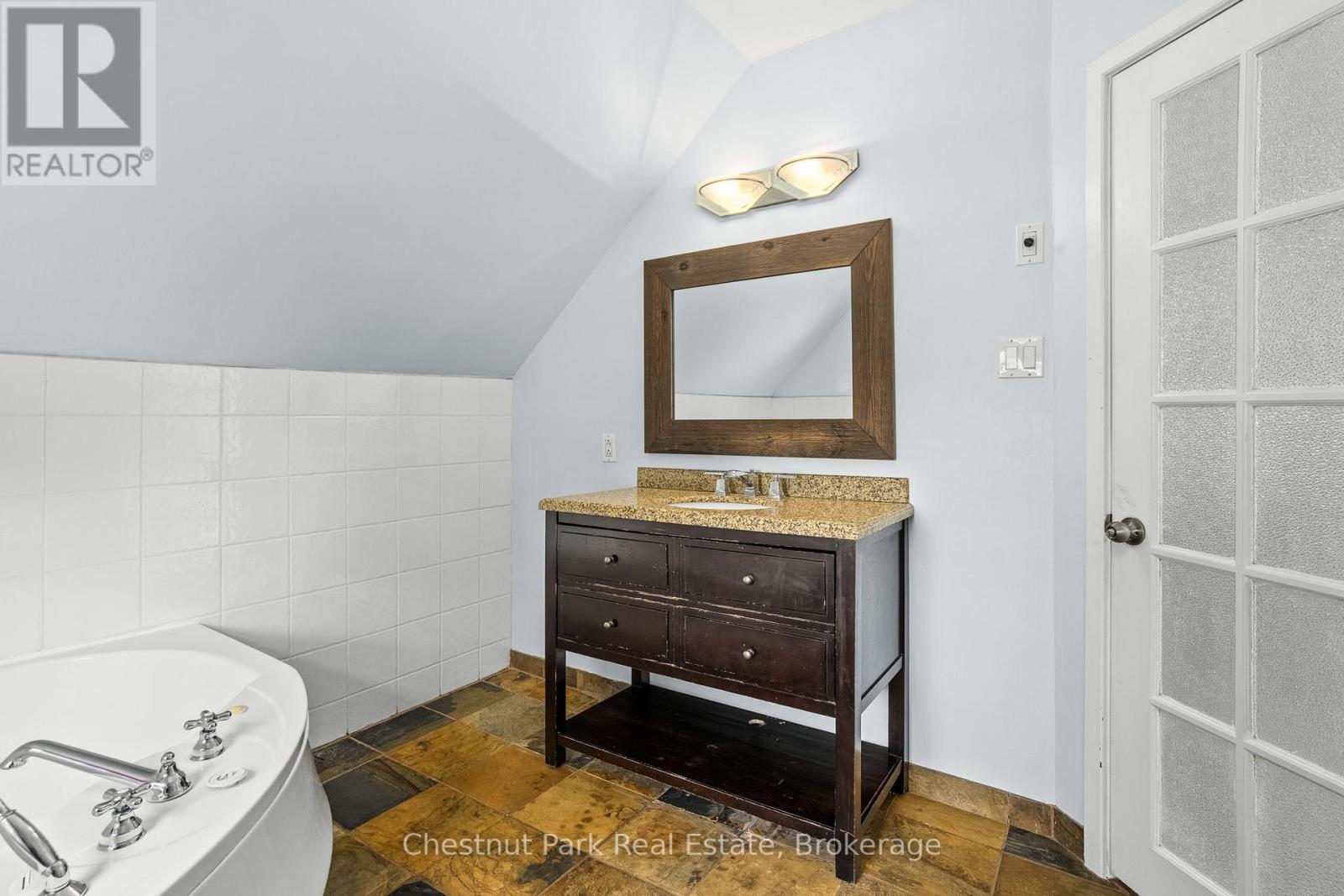 615 Bay Street, Gravenhurst, Ontario  P1P 1G8 - Photo 31 - X12629788